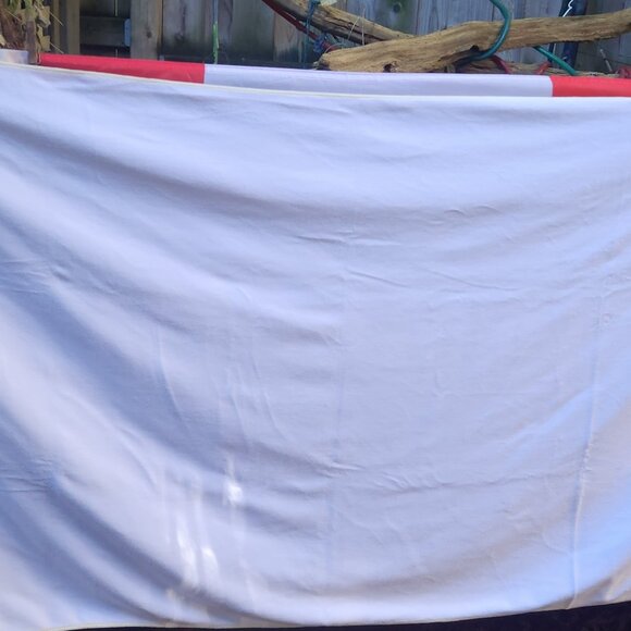 Nwot Collectible Jameson Whisky beach towel 5 ft x 30" in a lovely Irish green - Picture 2 of 3